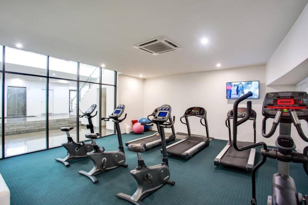 Sea Views Broadbeach Apartment